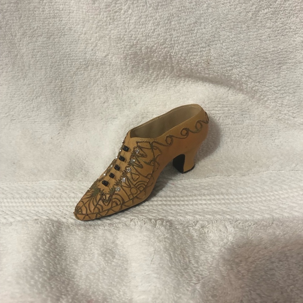 Vintage My Treasure tan Victorian style collectible shoe decor 1999